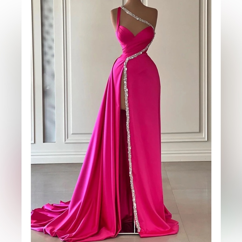 Elegant hot pink fuschia Evening Gown with slit